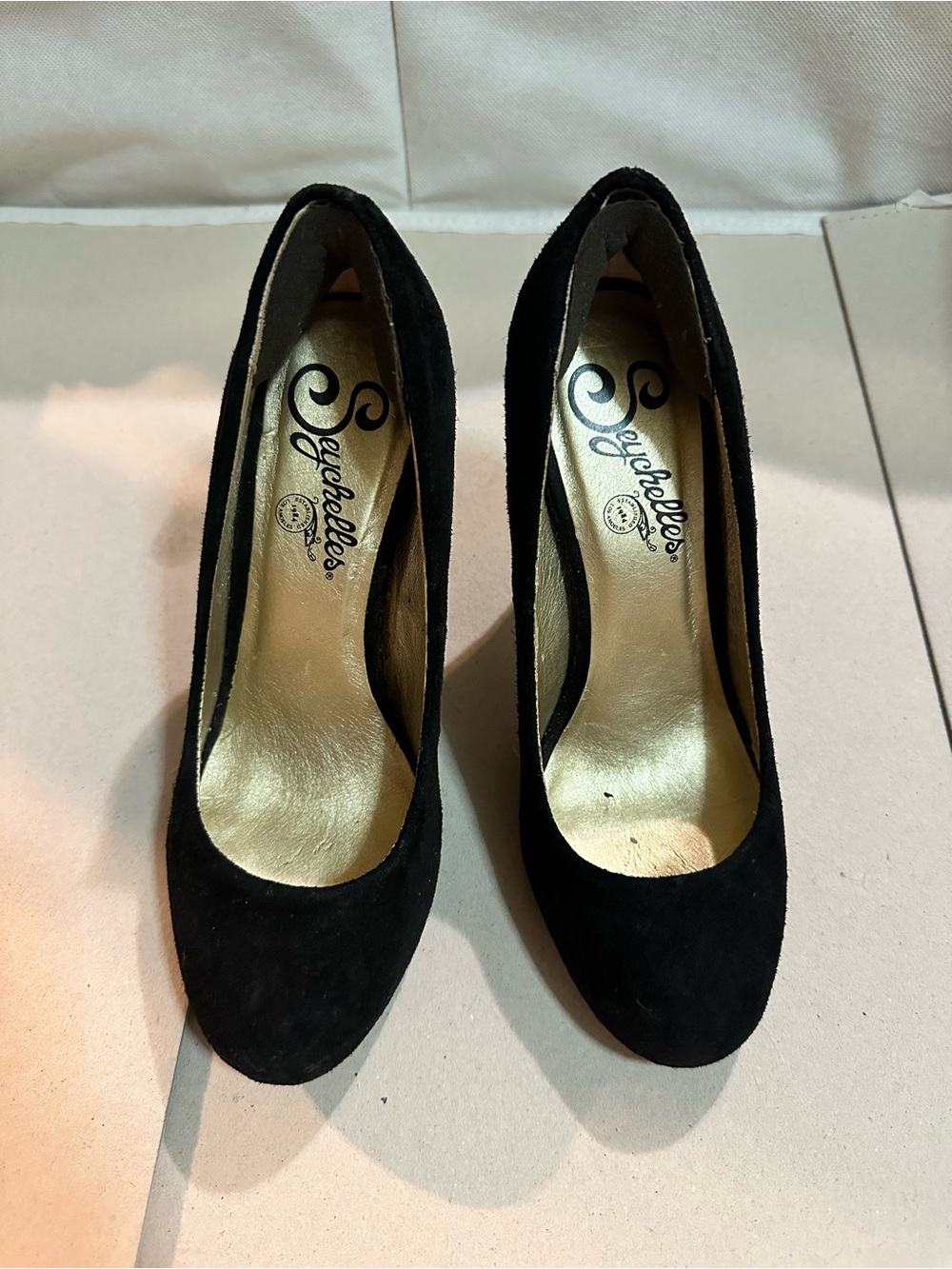 Seychelles Black Suede Rounded-Toe Pump